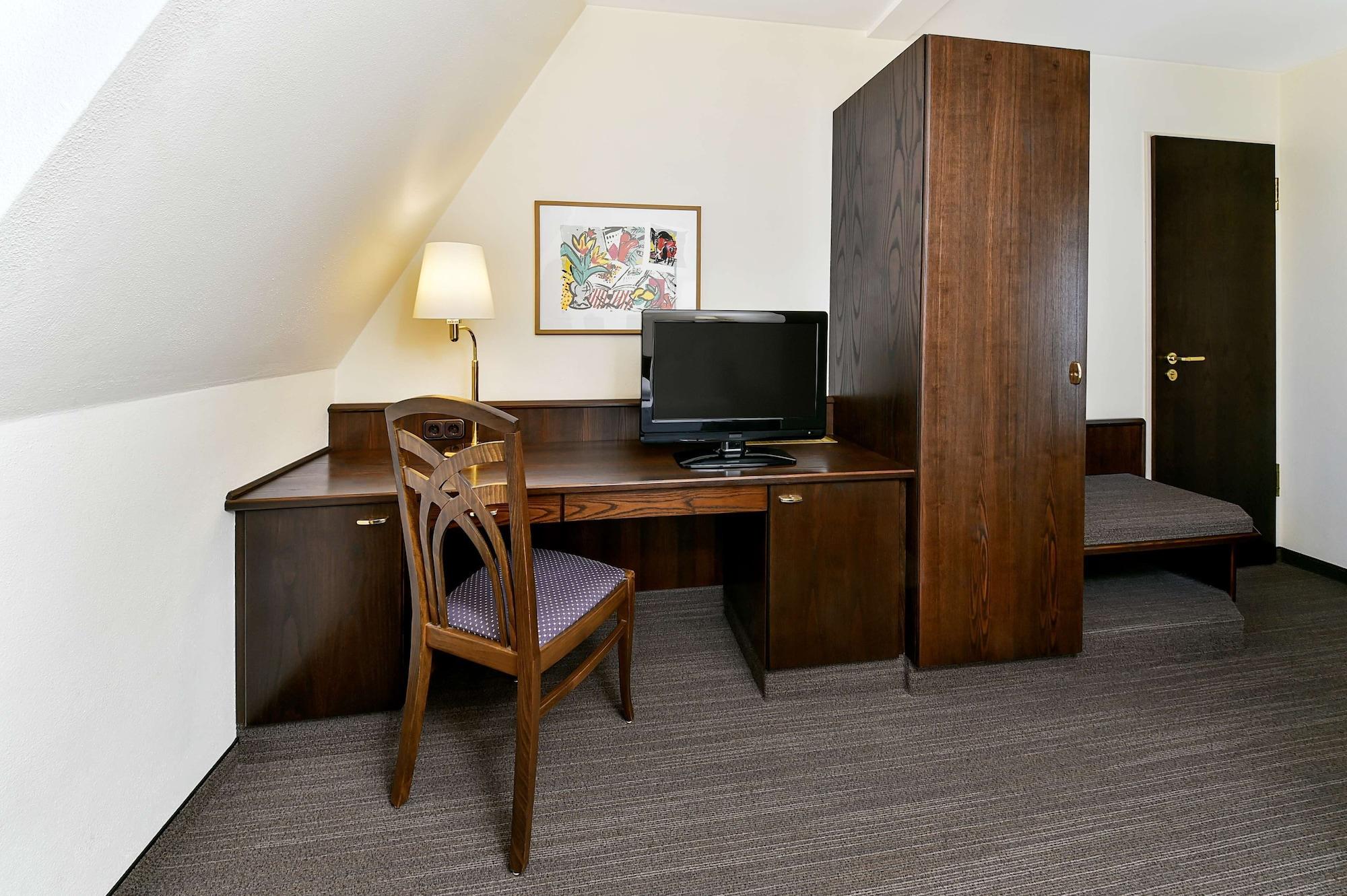 Hotel Kloesterle Noerdlingen - In Kuerze Elaya Hotel Kloesterle Nördlingen Buitenkant foto