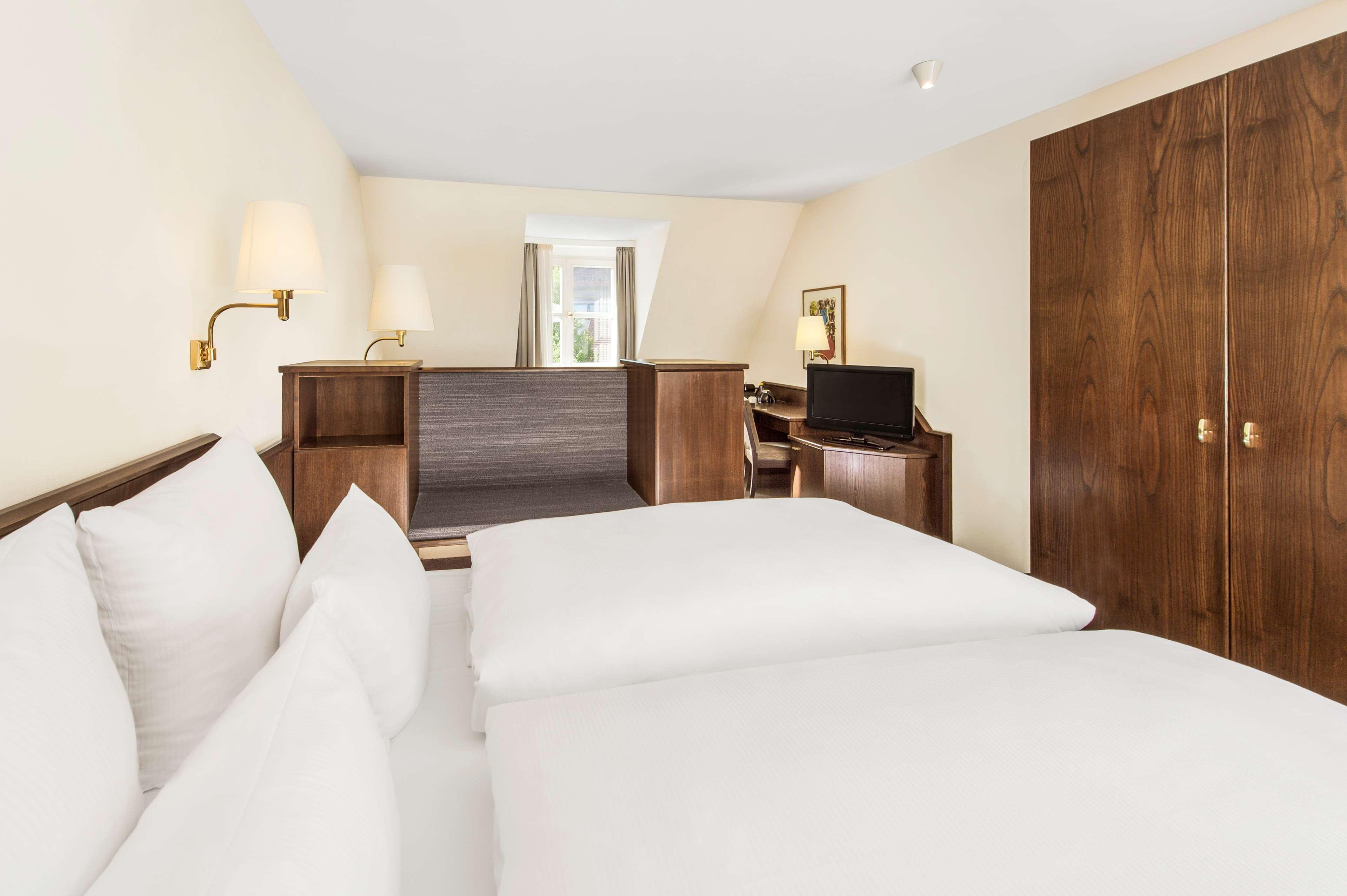 Hotel Kloesterle Noerdlingen - In Kuerze Elaya Hotel Kloesterle Nördlingen Buitenkant foto