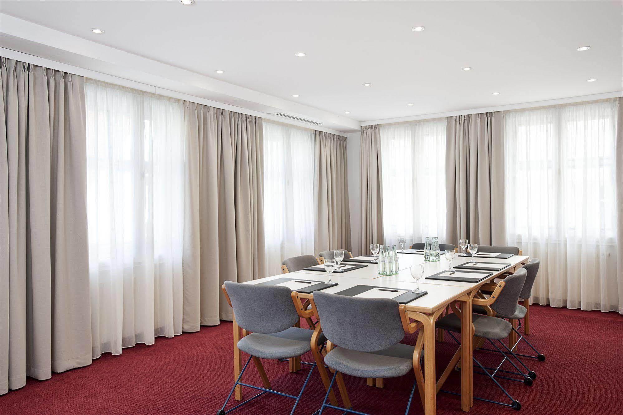 Hotel Kloesterle Noerdlingen - In Kuerze Elaya Hotel Kloesterle Nördlingen Buitenkant foto